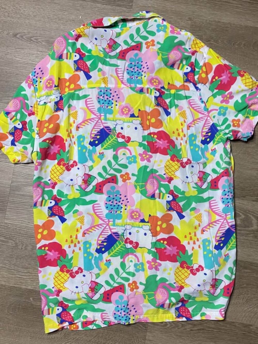Hello Kitty Hawaiian Tropical Short-Sleeve Button-Up Top XL Multicolor Rayon - Picture 4 of 4